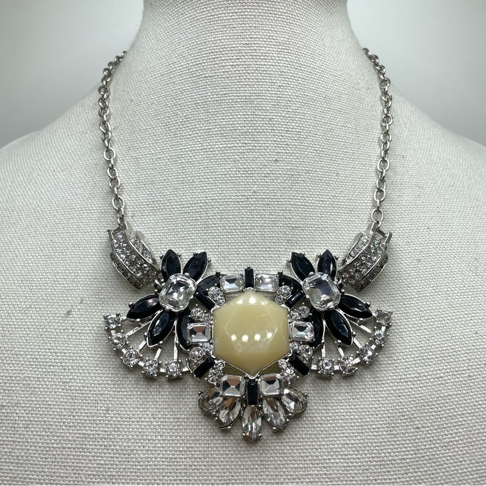 Beautiful Unsigned Silver Tone Black White Cream Rhinestone Chunky Necklace